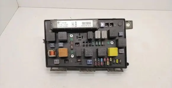 Opel Zafira B Fuse module 13206754 5DK00866838