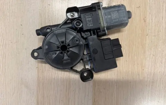 Seat Leon IV Rear door window regulator motor 5Q0959408A