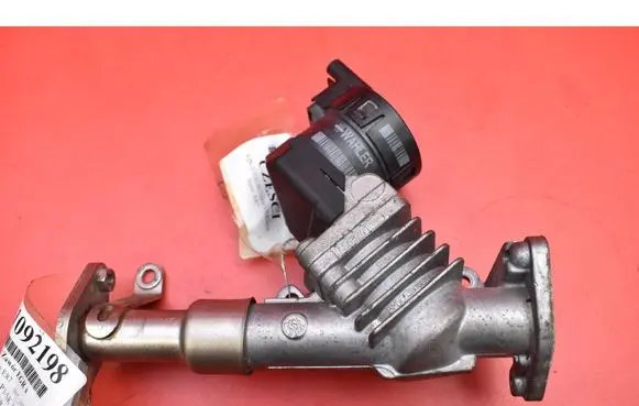BMW 1 E82 E88 EGR valve 7563241