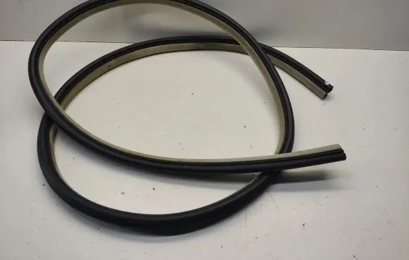 Chrysler 300 - 300C Rear door rubber seal (on body) 1DD66BD1 56857