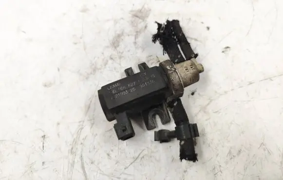 Volkswagen PASSAT B4 Turbo solenoid valve 1H0906627A 95T135 72190325