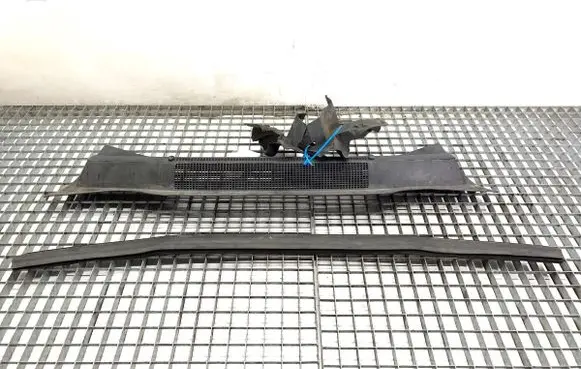 Opel Zafira B Wiper trim 13142034