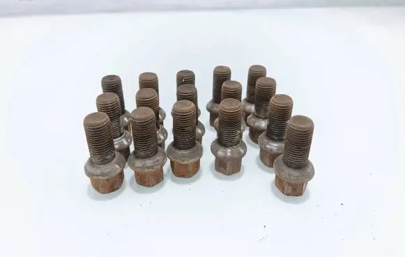 Volkswagen PASSAT B7 Nuts/bolts 