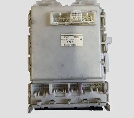 Toyota Prius (XW20) Fuse module 8273047290 7C021008 701245062