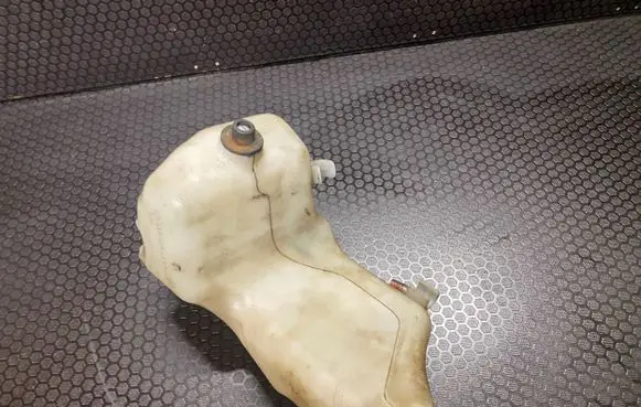 Mercedes-Benz E W211 Windshield washer fluid reservoir/tank 2118602160