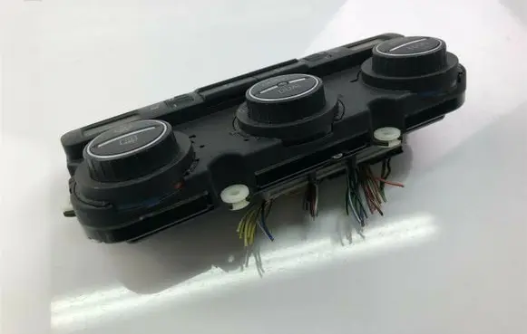 Volkswagen PASSAT B6 Climate control unit 74677532 P1906