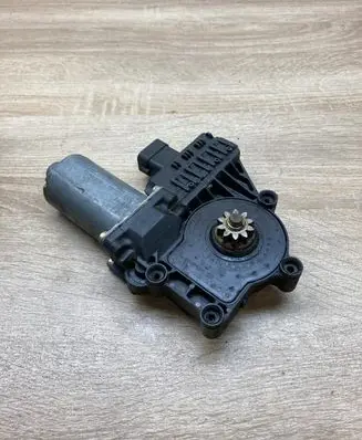 Opel Zafira A Front door window regulator motor 0130821769 2111006457