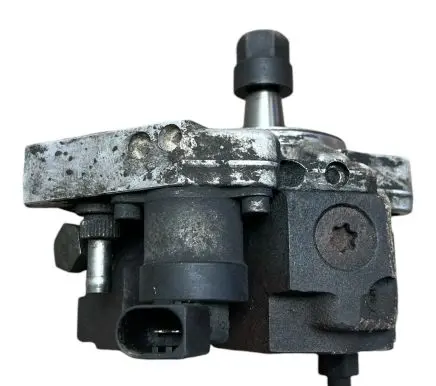 BMW 3 E90 E91 Fuel injection high pressure pump 7798333 0445010146 7035208414