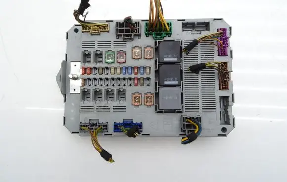 Jaguar XF X250 Fuse module 9X2314D628AC 7370011040 9X2314D645AA
