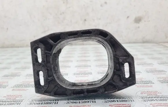 Volkswagen PASSAT B5 Engine mounting bracket 8D0199335M