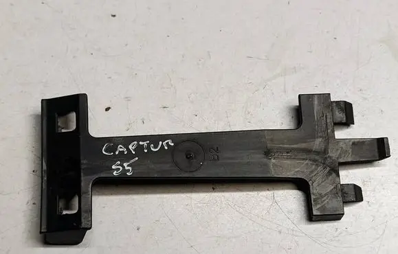 Renault Captur Front bumper mounting bracket 622567095RS5 622567095R