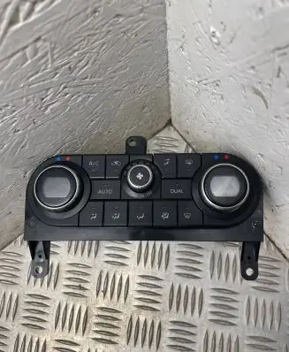Nissan Qashqai Climate control unit 27500BR47B