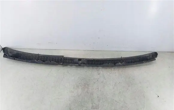 Suzuki Vitara (ET/TA) Wiper trim 