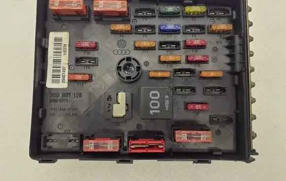 Volkswagen PASSAT B7 Fuse box set 3C0937125 63592777