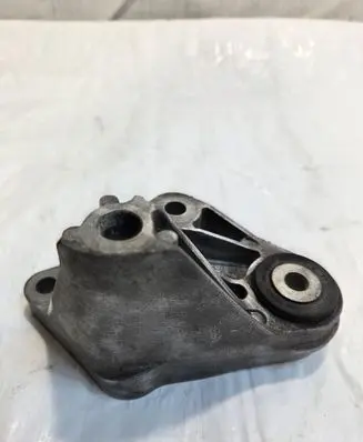 Ford Focus Engine mounting bracket AV616P093NA