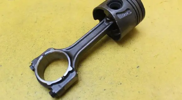 Opel Corsa D Piston with connecting rod