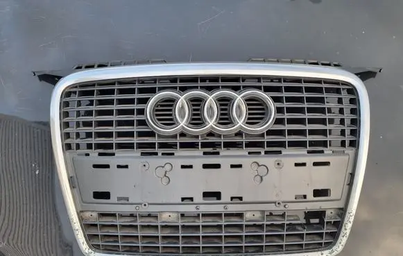 Audi A3 S3 8P Front bumper upper radiator grill 8P4853651