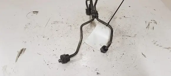Volvo V50 Fuel injector supply line/pipe 
