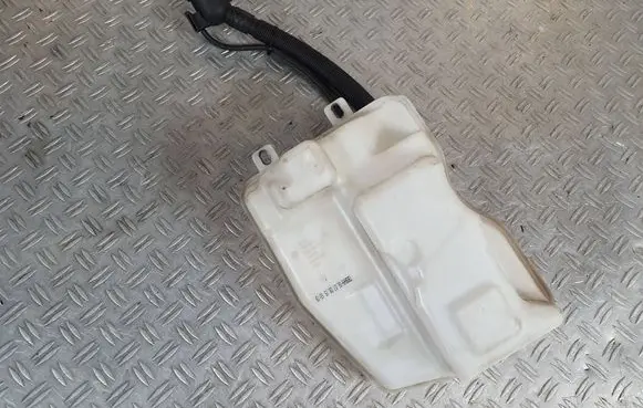 BMW 2 F46 Windshield washer fluid reservoir/tank 7369649 235576 7351624