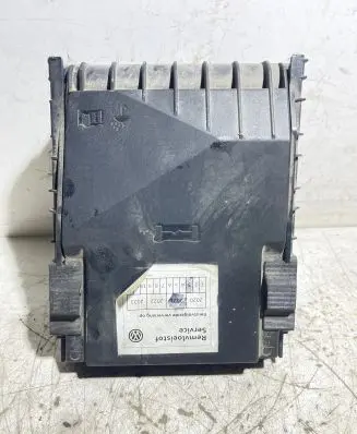 Volkswagen PASSAT B6 Fuse box cover 1K0937132F
