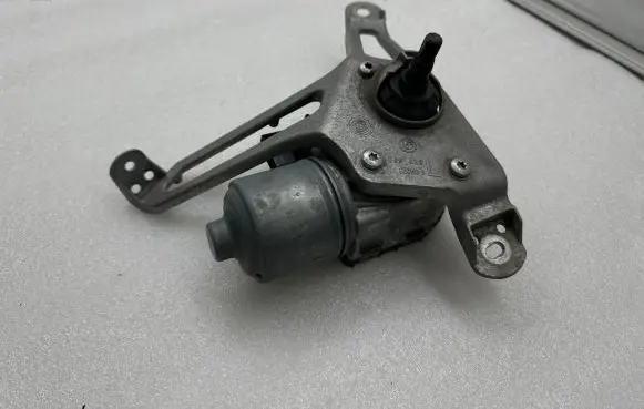 BMW i3 Wiper motor 7359449 20190121 039024812
