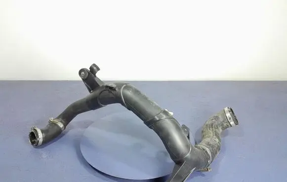 Volkswagen Tiguan Air intake hose/pipe 5Q0145840B
