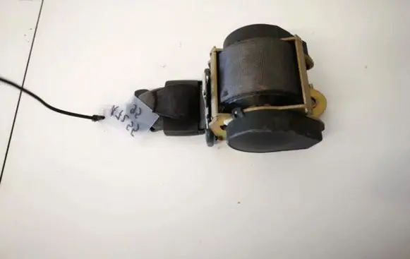 Middle seatbelt (rear)
