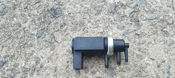 Audi A6 S6 C5 4B Turbo solenoid valve 059906627B