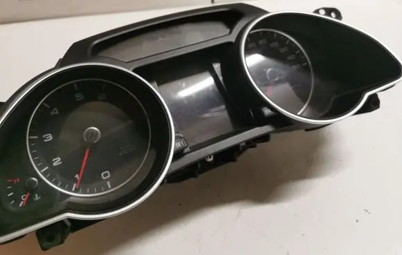 Audi A5 8T 8F Speedometer (instrument cluster) 8T0920984N