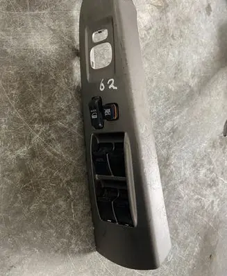Toyota Prius (XW20) Electric window control switch 8482047050 845254