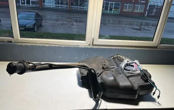 Volkswagen Touran II Fuel tank 1T0201085C