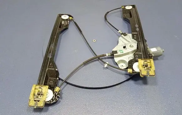 Opel Zafira C Front door window regulator with motor 20951581