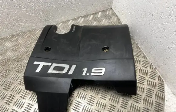 Volkswagen PASSAT B5 Engine cover (trim) 028103935B 012616A 4183A