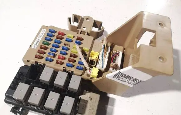 Subaru Legacy Fuse box set 82201ag010 410026