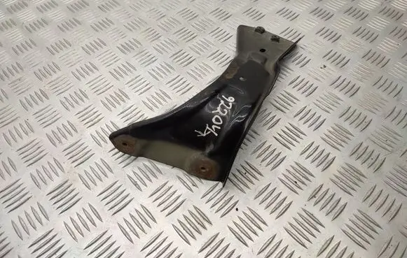 Fender mounting bracket