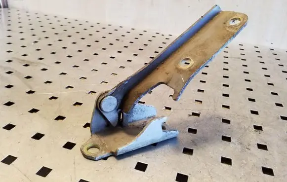 Mitsubishi Pajero Engine bonnet/hood hinges