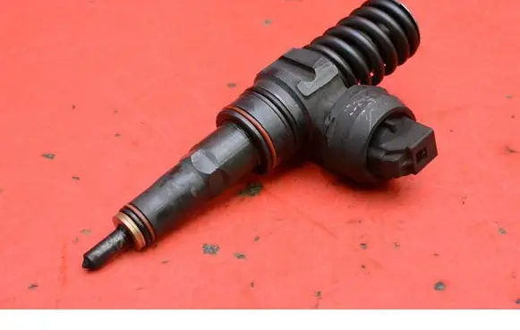 Volkswagen PASSAT B5.5 Fuel injector 038130073BA