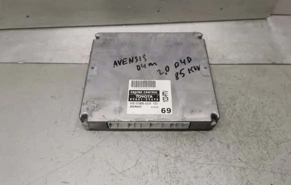 Toyota Avensis T250 Engine control unit/module 8966105690 MB1758006324