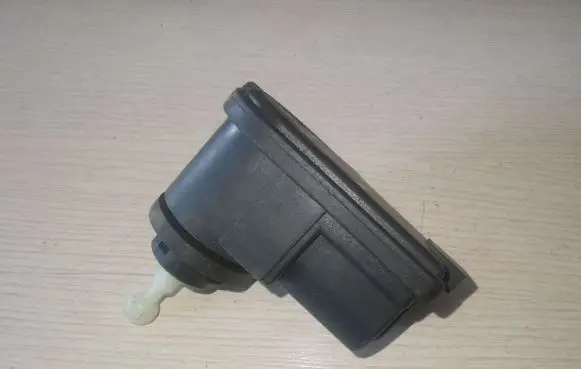 Ford Focus Headlight level adjustment motor XS4X13K198AB