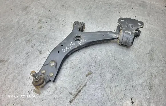 Volvo V40 Front lower control arm/wishbone
