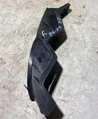Volkswagen PASSAT B6 Front bumper mounting bracket