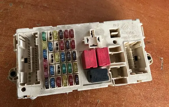 Fiat Punto (188) Fuse module 46812234 46812234NPL 46758961