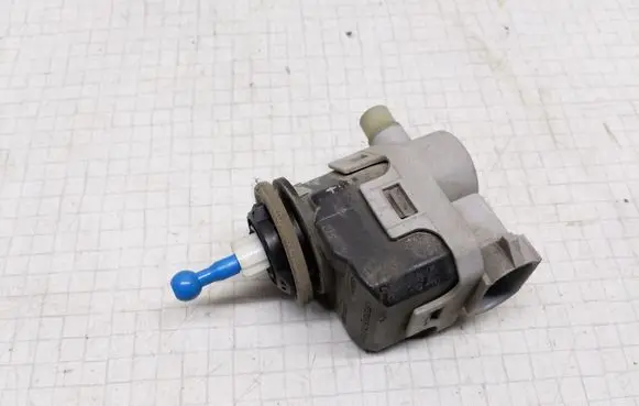 Nissan Almera Tino Headlight level adjustment motor 7700420737