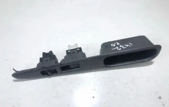 Nissan Altima Electric window control switch 809600z800