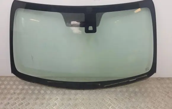 Mitsubishi L200 Front windscreen/windshield window 43R006735 26022556 DOT207M374AS1