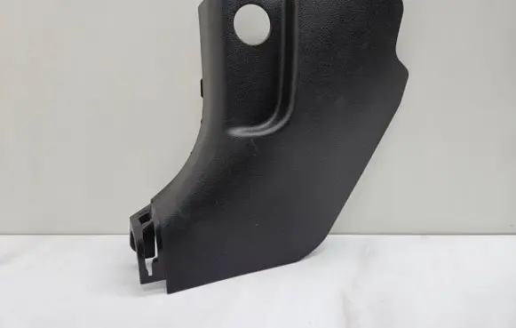 Foot area side trim