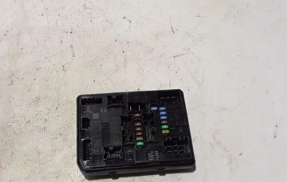 Dacia Sandero III Fuse module 284B64435R