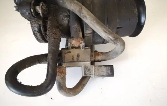 Skoda Yeti (5L) Turbo solenoid valve 06f906283f
