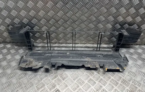 Mercedes-Benz E W212 Intercooler air channel guide A2125053230