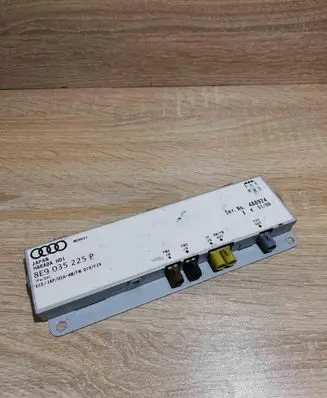 Audi A4 S4 B6 8E 8H Aerial antenna amplifier 8E9035225P